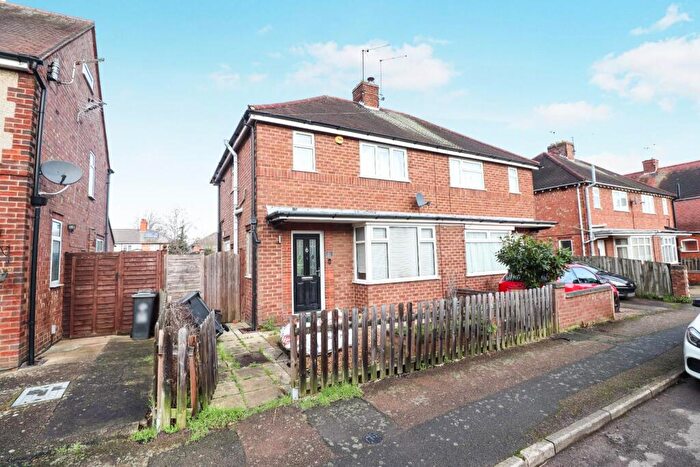 3 Bedroom Semi-Detached House For Sale In Talbot Road, Rushden, NN10