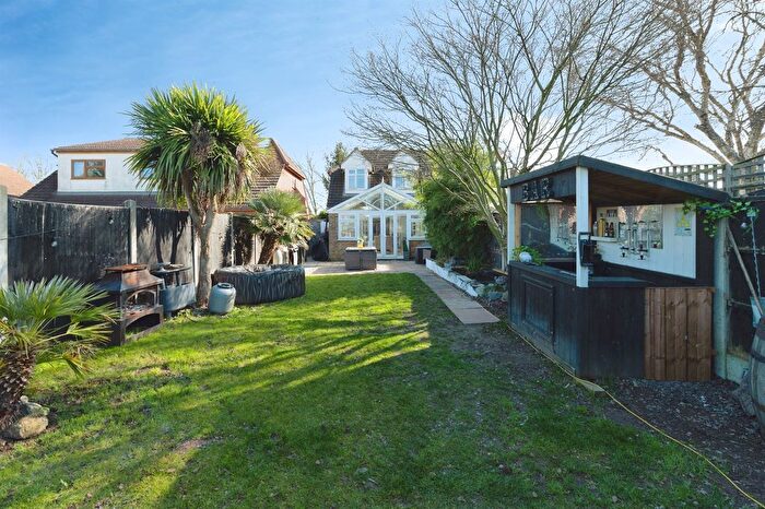 3 Bedroom Semi-Detached House For Sale In Lambs Lane South, Rainham, RM13