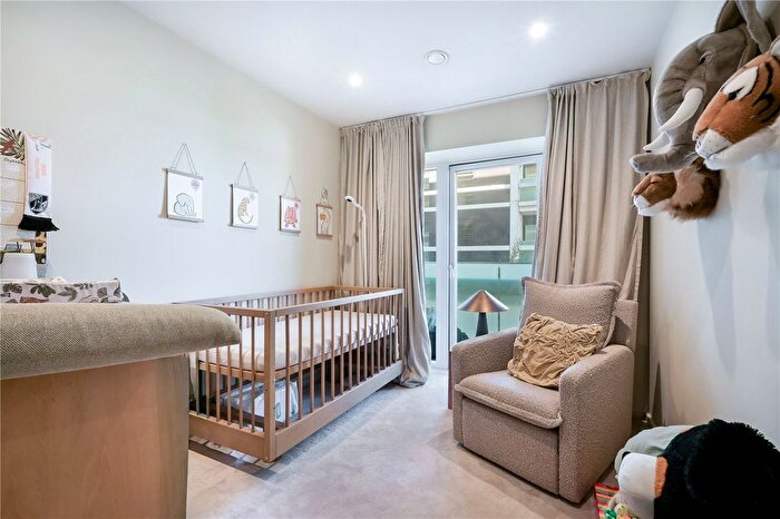 2 Bedroom Flat For Sale In York Way, London, N7