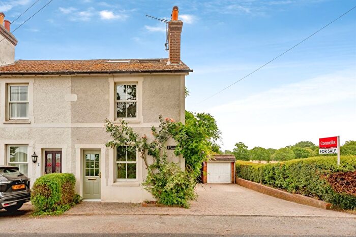 4 Bedroom Semi-detached House For Sale In Copthorne Bank, Copthorne, Crawley, RH10