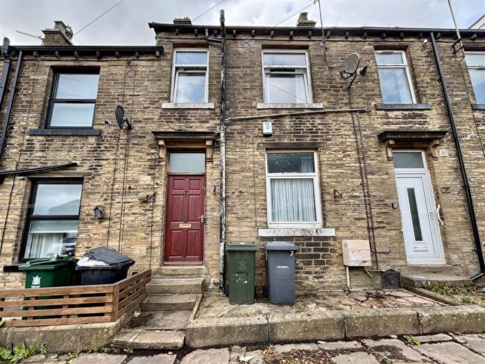 1 Bedroom Terraced House For Sale In Albion Street, Queensbury, Bradford, BD13
