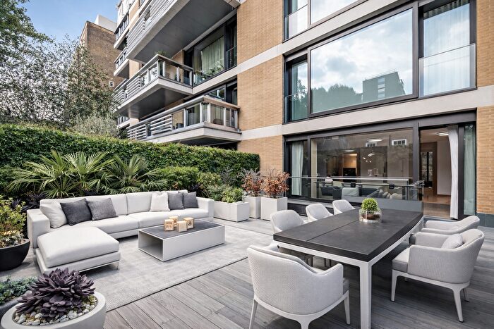 3 Bedroom Flat For Sale In Vicarage Gate House, Kensington, London, W8