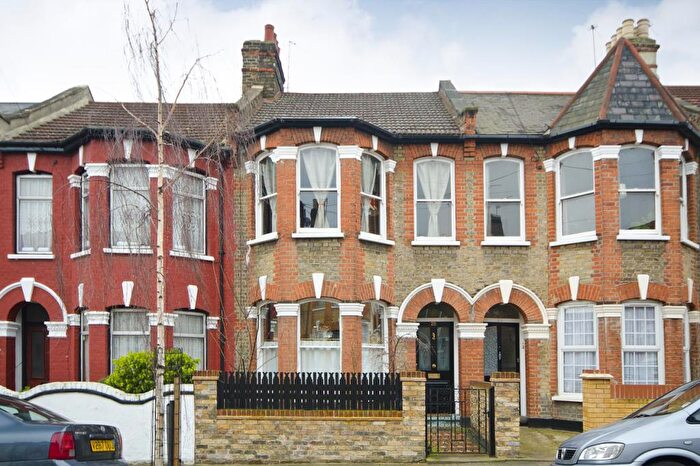 3 Bedroom House For Sale In Elmcroft Street, London, E5