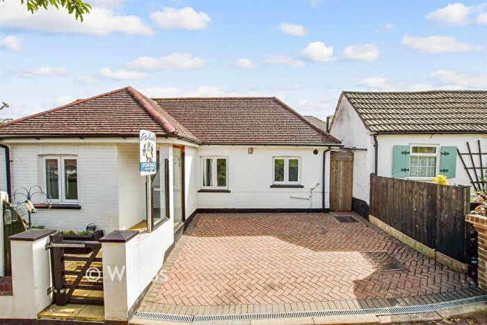 2 Bedroom Detached Bungalow For Sale In Brickfields, West Malling, Kent, ME19
