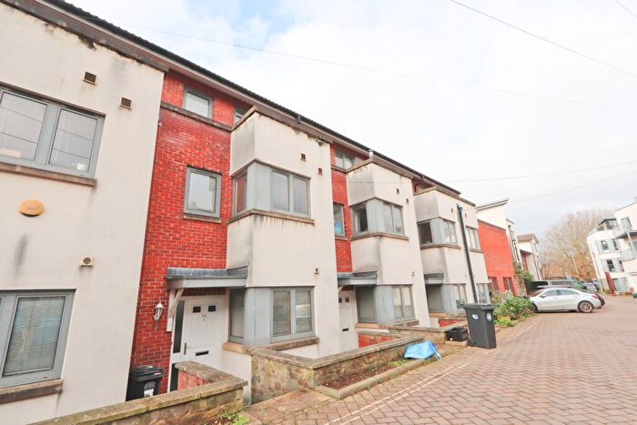 3 Bedroom Terraced House To Rent In Barton Road, Bristol, BS2