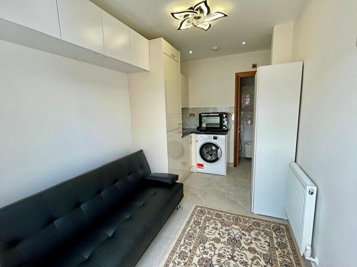 Studio To Rent In Ravenscroft Avenue, Wembley, HA9
