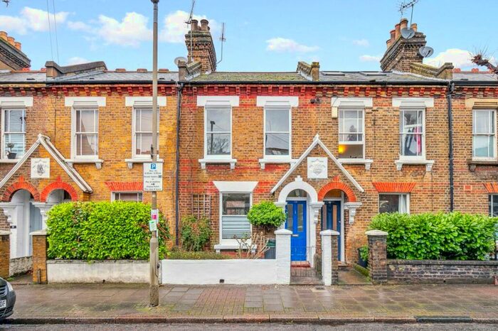 2 Bedroom House To Rent In Eversleigh Road, London, SW11