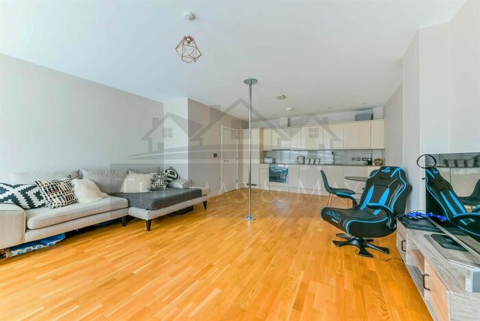 1 Bedroom Flat To Rent In Endsleigh Road, Merstham, RH1