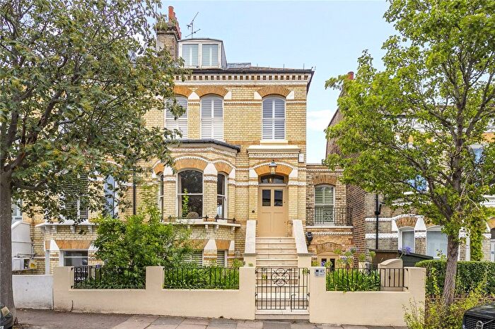 5 Bedroom Semi Detached House To Rent In Salcott Road, SW11