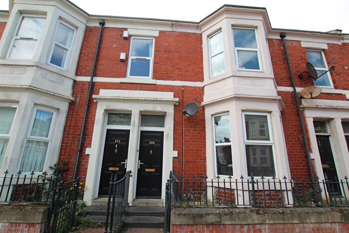 3 Bedroom Flat To Rent In Wingrove Avenue, Newcastle Upon Tyne, NE4