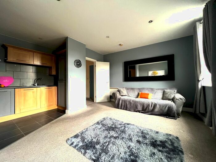 2 Bedroom Flat To Rent In Roxbrough Court, Ossett, WF5