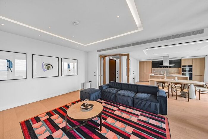 3 Bedroom Flat To Rent In Nine Elms Lane, London, SW8