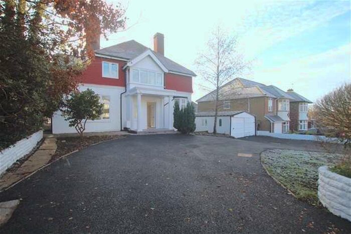 4 Bedroom Detached House To Rent In Slades Hill, Enfield, EN2