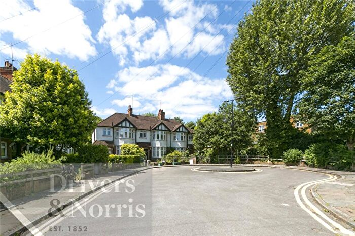 1 Bedroom Apartment To Rent In Warlters Close, Holloway, London, N7