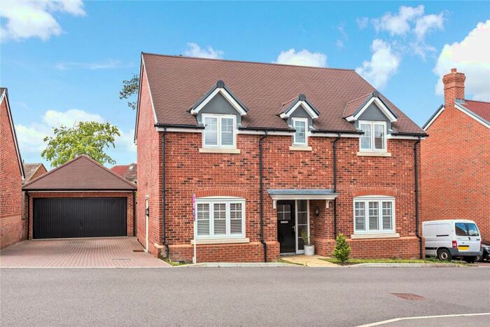 4 Bedroom Detached House For Sale In Runnymede Drive, Odiham, Hook, RG29