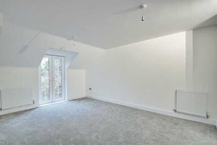 2 Bedroom Flat To Rent In Station Road, Rushden, NN10