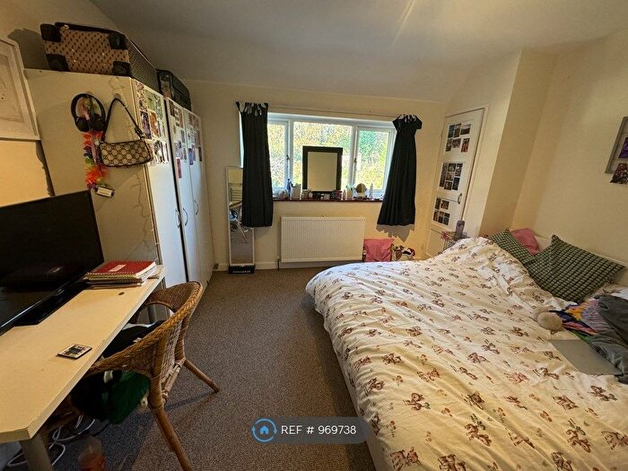 5 Bedroom Semi-Detached House To Rent In Pennings Avenue, Guildford, GU2