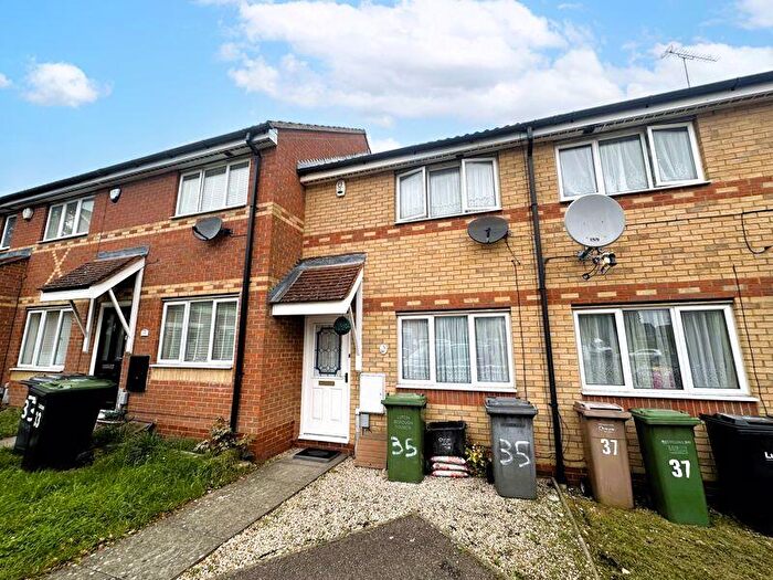 2 Bedroom Terraced House For Sale In Addington Way, Luton, LU4