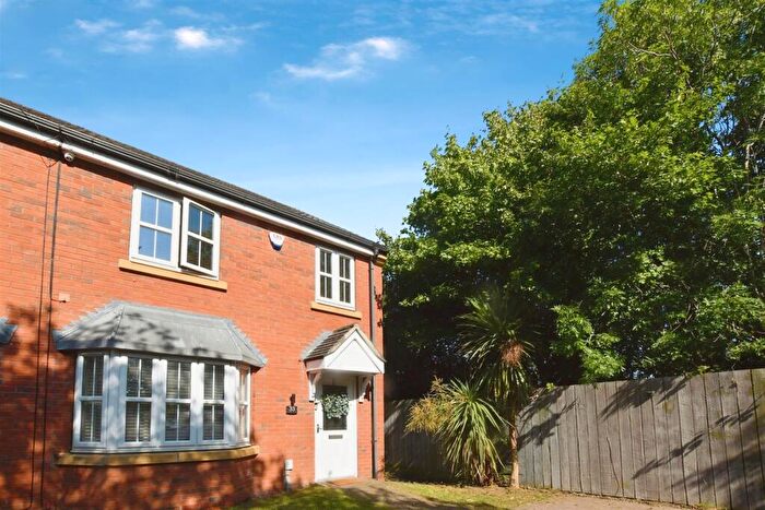 3 Bedroom Semi-Detached House For Sale In Pools Brook Park, Kingswood, Hull, HU7