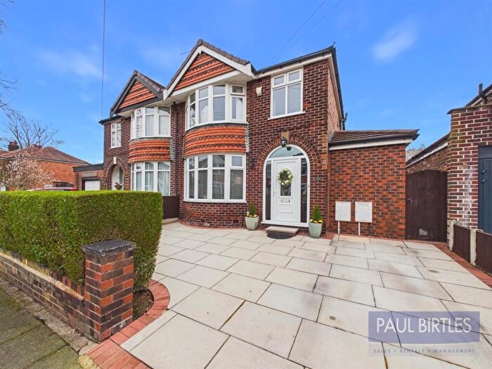 3 Bedroom Semi Detached House For Sale In Rochester Road, Davyhulme, Trafford, M41