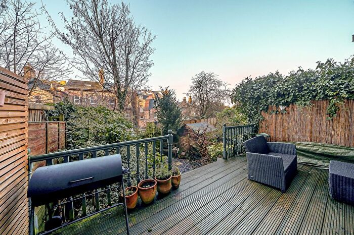 2 Bedroom Flat For Sale In Jasper Road, London, SE19