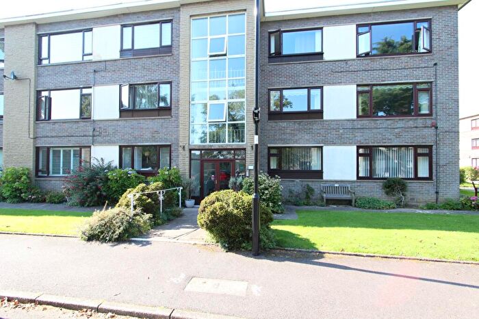 2 Bedroom Apartment To Rent In Hill Turrets Close, Kenilworth Court Hill Turrets Close, S11