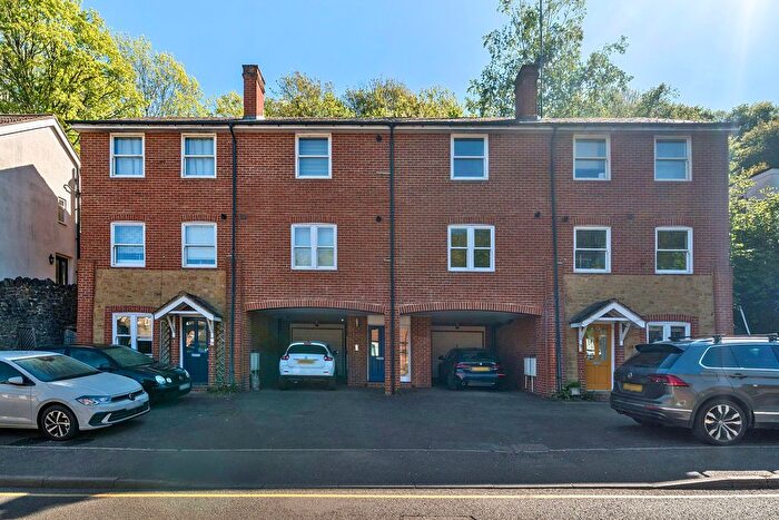 2 Bedroom Flat To Rent In Brighton Road, Godalming, GU7