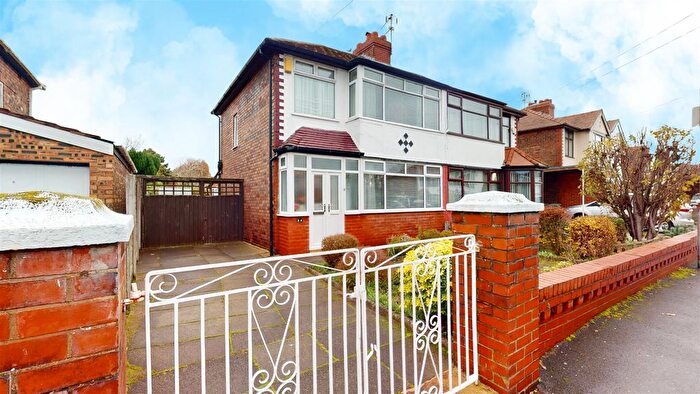 3 Bedroom Semi-Detached House For Sale In Queens Drive, Windle, St Helens, WA10