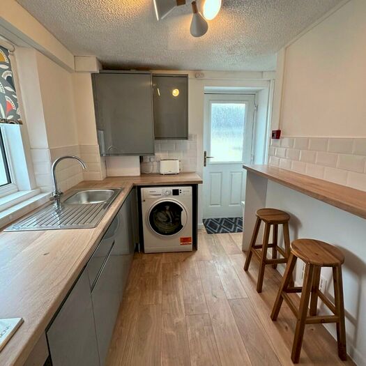 2 Bedroom Flat To Rent In Radnor Street, Plymouth, Devon, PL4
