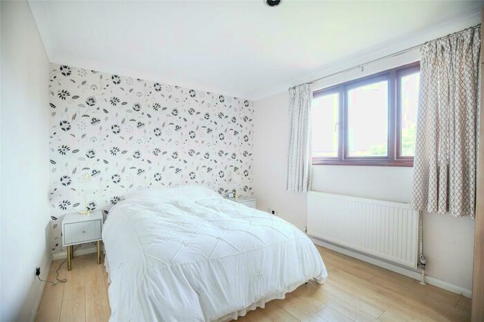 5 Bedroom Detached House For Sale In Orchard Drive, Park Street, St. Albans, Hertfordshire, AL2
