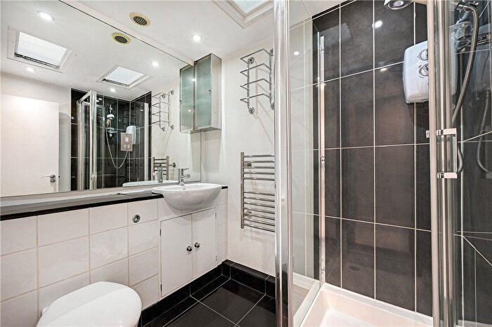 1 Bedroom Flat To Rent In Earls Court Road, London, SW5