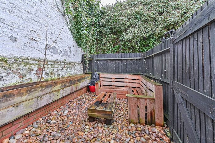 1 Bedroom Flat For Sale In Robert Burn Mews, Herne Hill, London, SE24