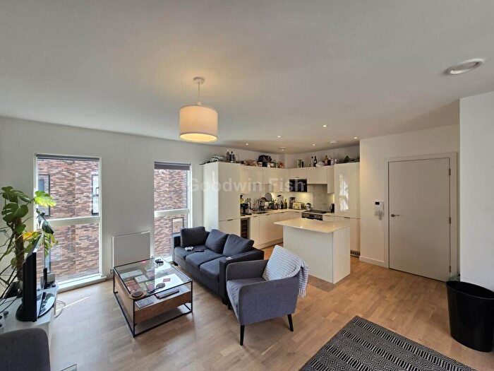 3 Bedroom Town House To Rent In Lockgate Mews, Manchester, M4