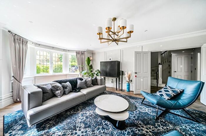 5 Bedroom Detached House To Rent In Woking, Surrey, GU22