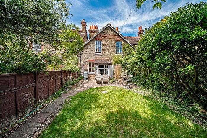 2 Bedroom Cottage For Sale In Watery Lane, London, SW20