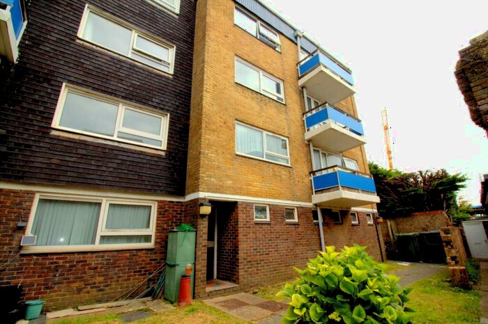 2 Bedroom Apartment To Rent In Pashley Court, Shoreham, BN43