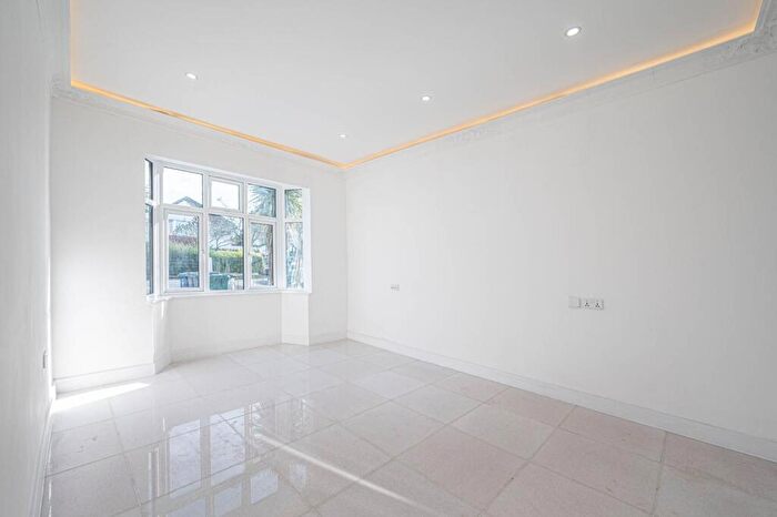 5 Bedroom Semi-Detached House For Sale In Purley Avenue, Cricklewood, London, NW2