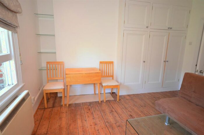Studio To Rent In Cromwell Avenue, London, N6