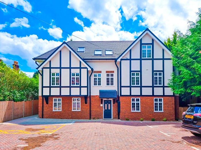 3 Bedroom Apartment To Rent In Green Lane, Purley, Surrey, CR8