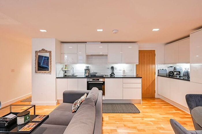 2 Bedroom Flat To Rent In Woolwich Manor Way, Gallions Reach, London, E16