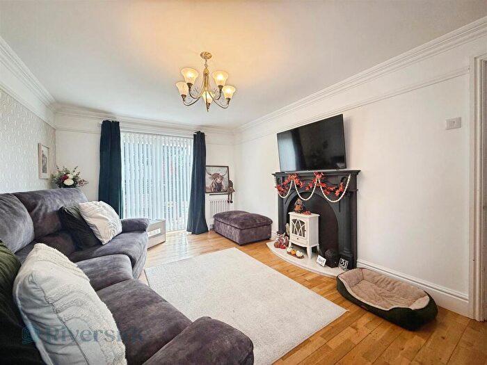 3 Bedroom Terraced House For Sale In Woolsthorpe Grove, Hull, HU7