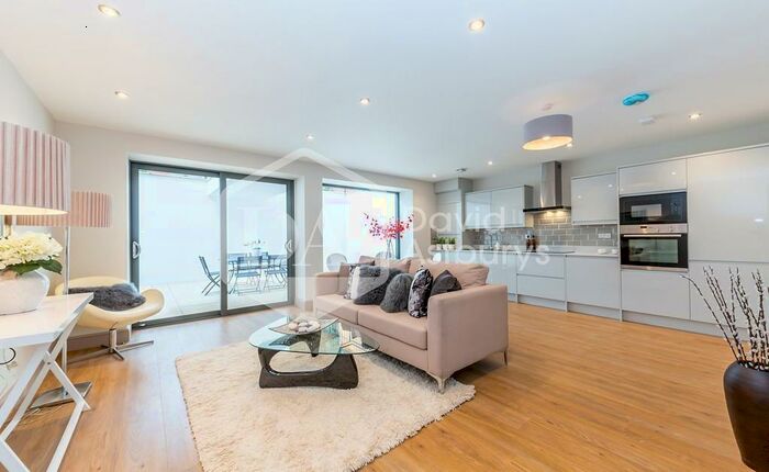 3 Bedroom Apartment To Rent In Rathcoole Gardens, Crouch End, N8