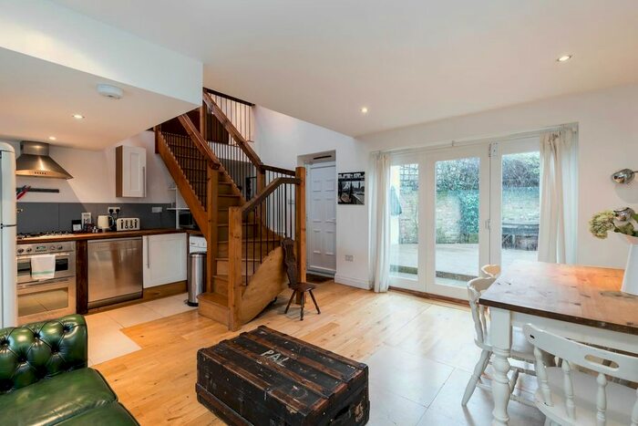 2 Bedroom Maisonette To Rent In Durham Street, London, SE11