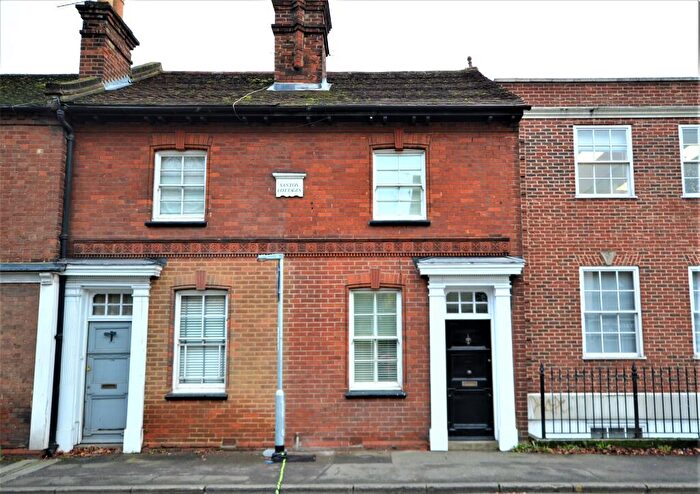 2 Bedroom House To Rent In East Street, Farnham, Surrey, GU9