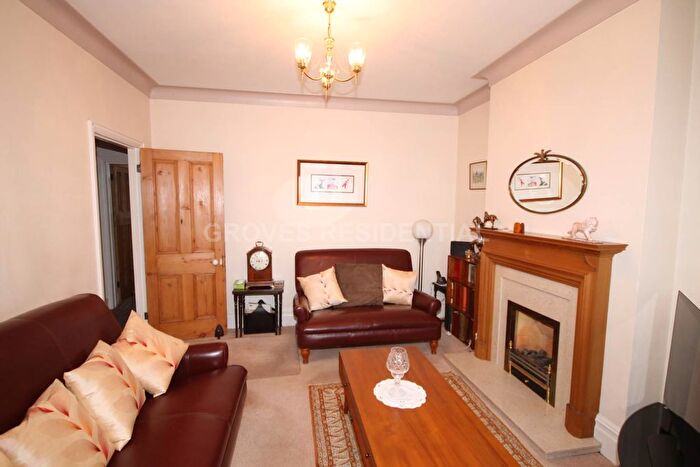 3 Bedroom End Of Terrace House For Sale In Beaconsfield Road, New Malden, KT3