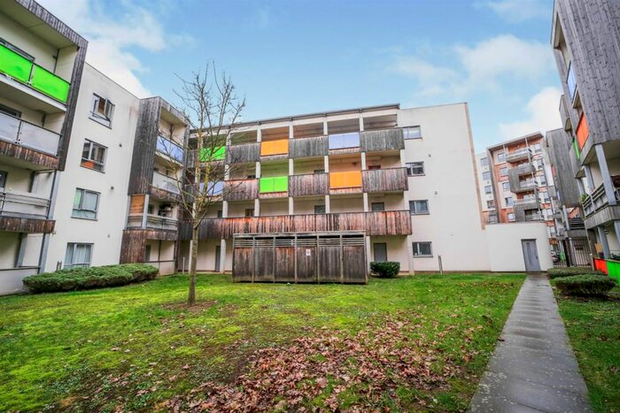 2 Bedroom Flat For Sale In Glenalmond Avenue, Cambridge, CB2