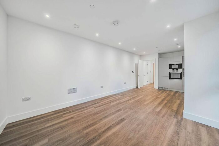 1 Bedroom Flat To Rent In Whitebeam Way, Greenwich, SE10