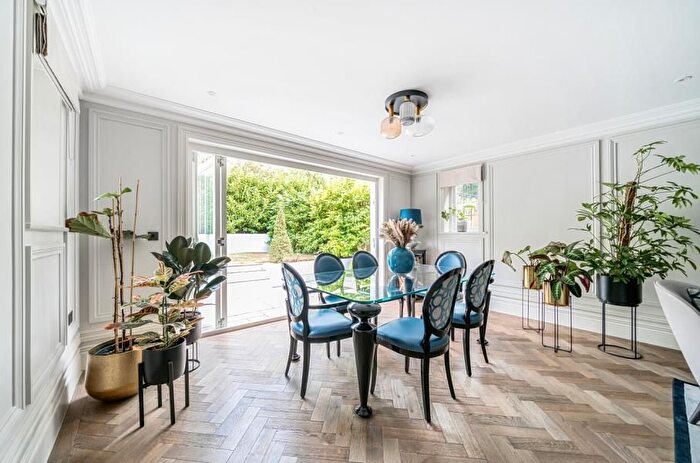 5 Bedroom Detached House To Rent In Woking, Surrey, GU22