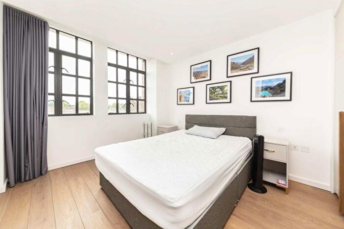 1 Bedroom Flat To Rent In Highgate Road, Kentish Town, NW5