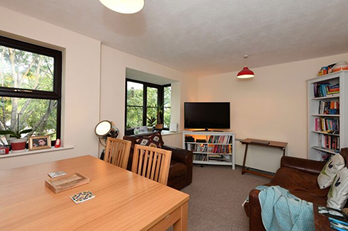 2 Bedroom Flat To Rent In Hallingbury Court, London, E17
